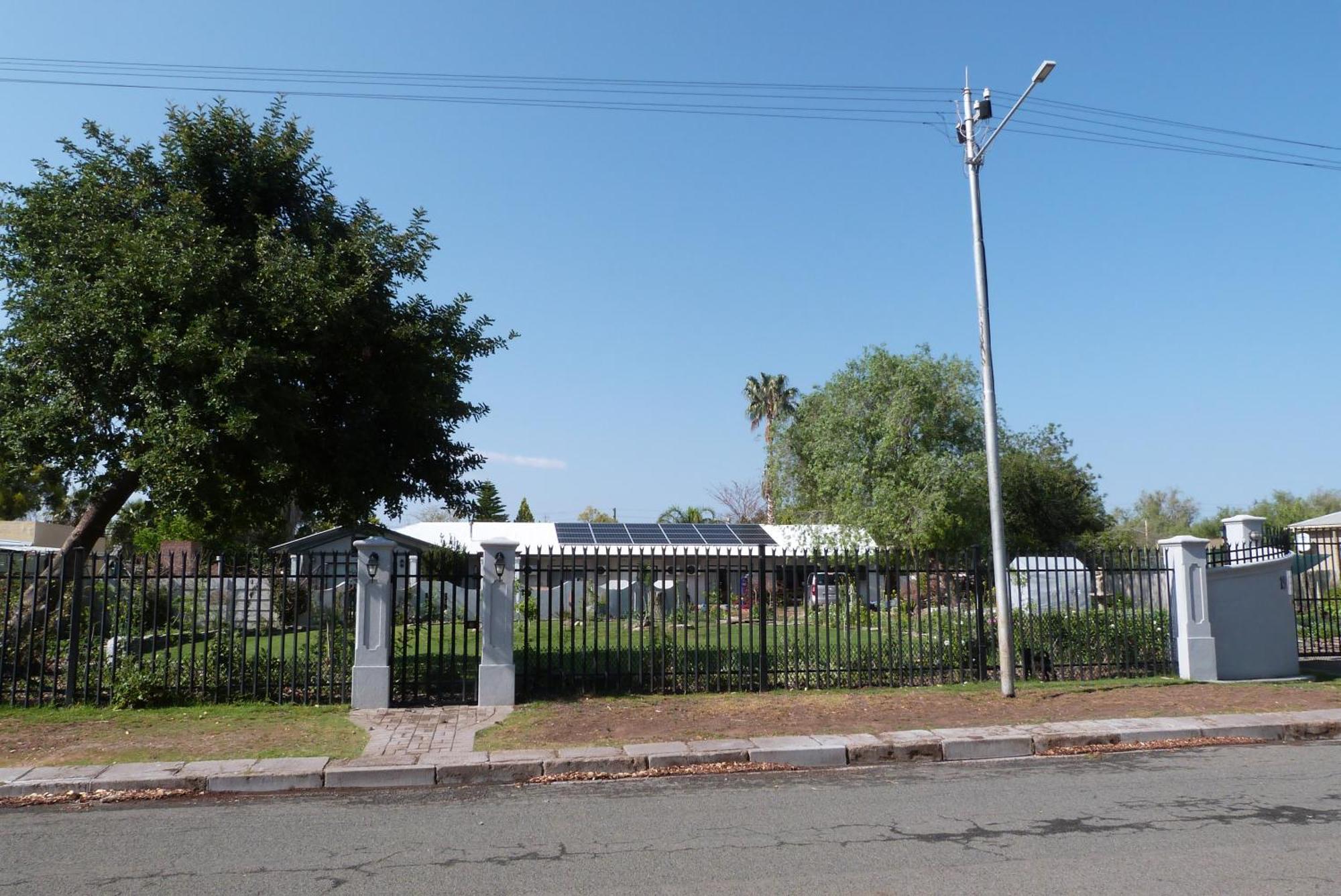 Hannah'S Haven Studio Deluxe - No Loadshedding Apartment Beaufort West Exterior photo